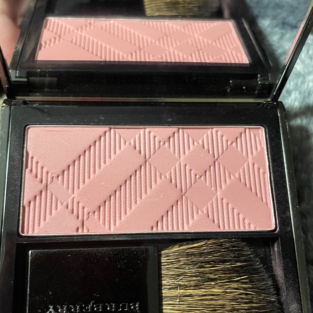 Burberry Blush new no box in light glow - Picture 4 of 6